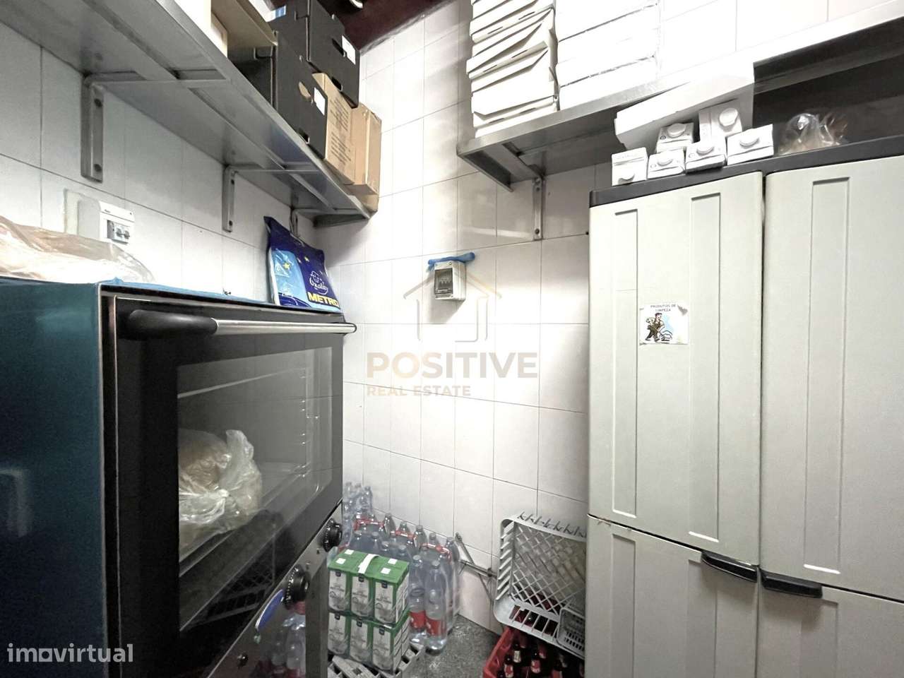 Loja com Café/Pastelaria em Funcionamento na Cova dos Vidros — Quinta-23