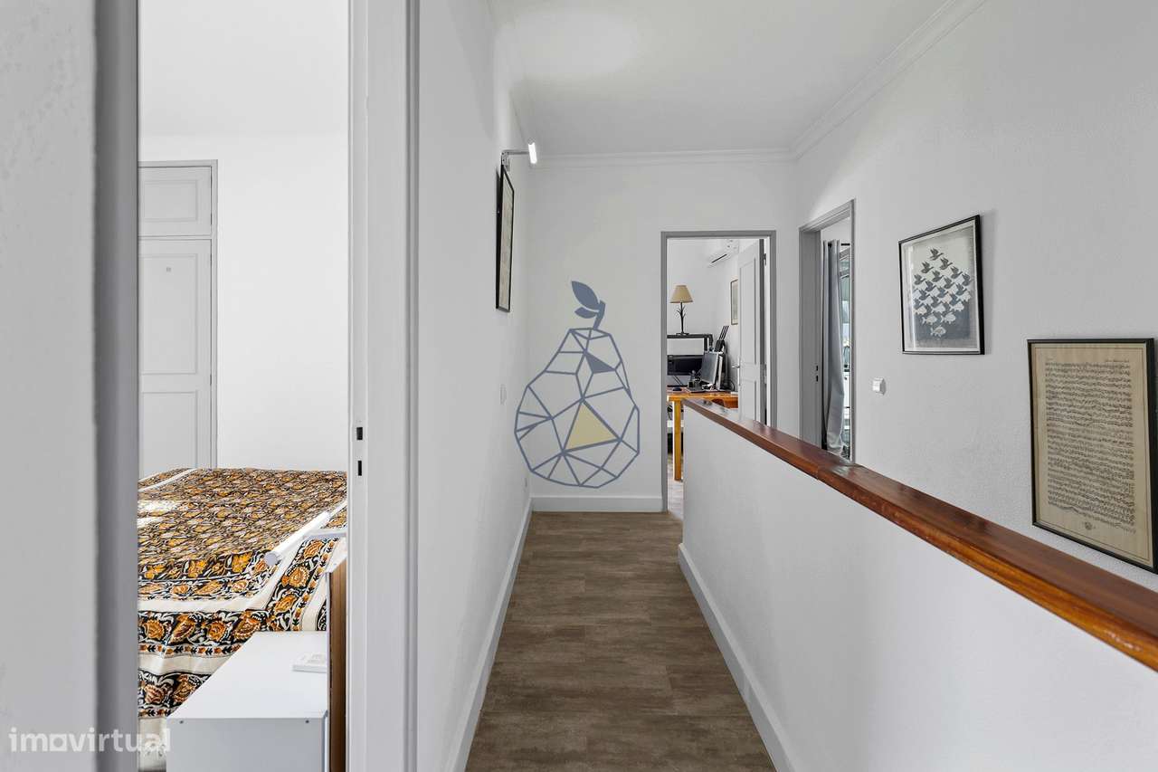 Apartamento Duplex T3 mobilado,  3 casa de banho ,Terraço, Vista Mar A-26