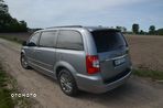 Chrysler Town & Country - 7