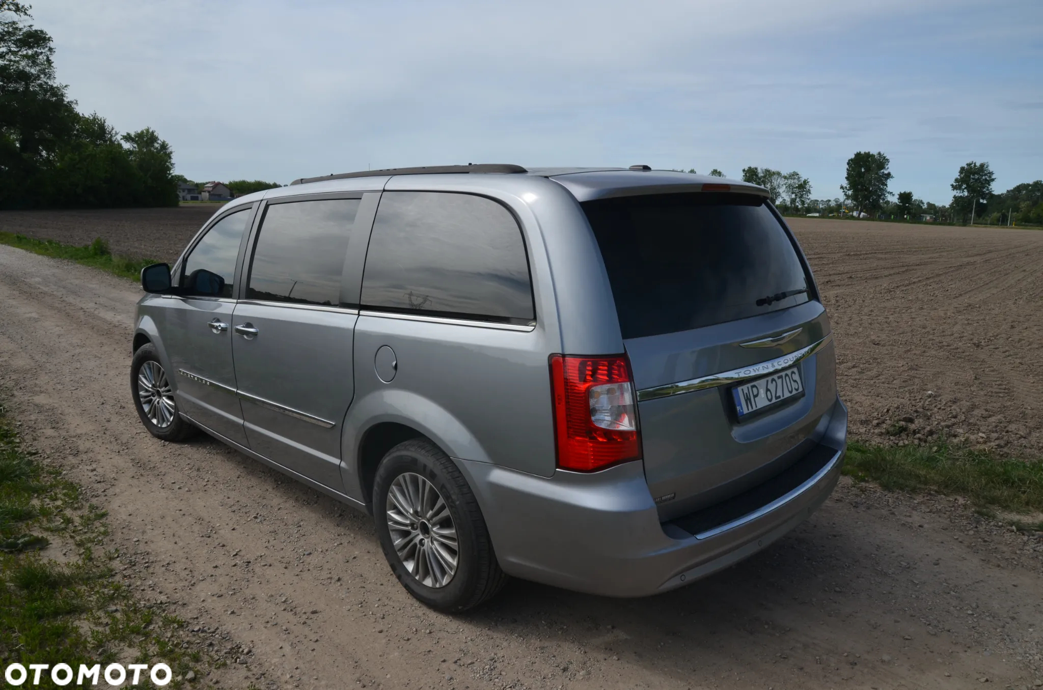 Chrysler Town & Country - 7