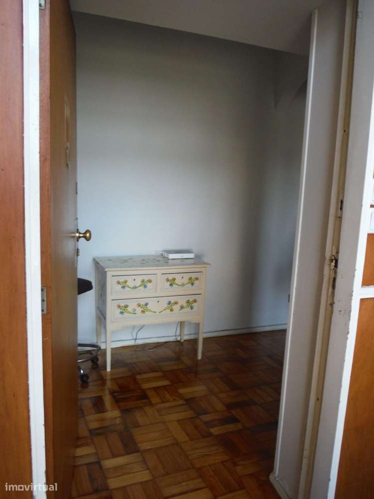 Quarto - localizado em Massarelos Porto - Grande imagem: 2/7