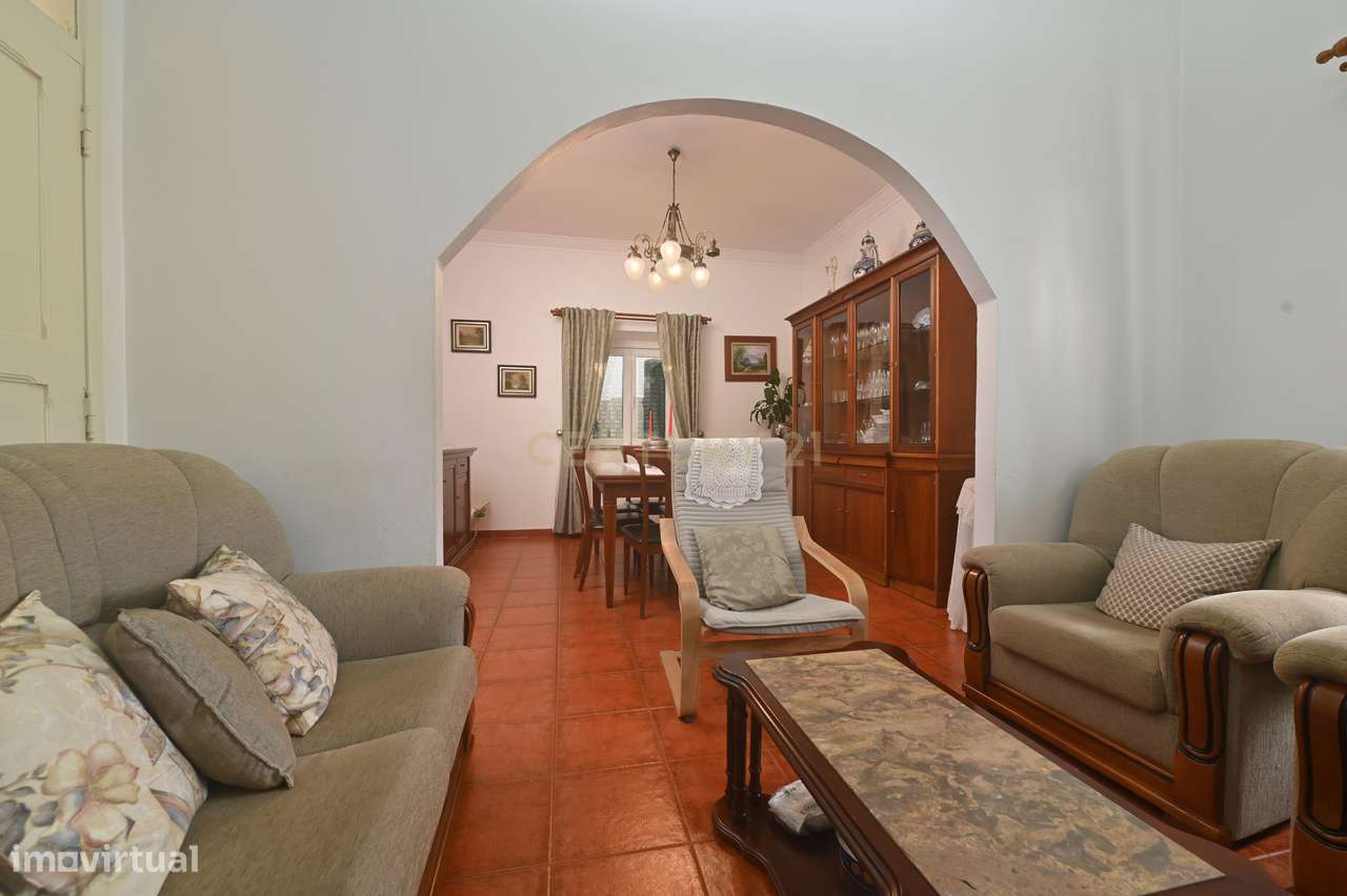 Oportunidade Única em Carnaxide | Terreno + Moradia com Elevado Potenc-16