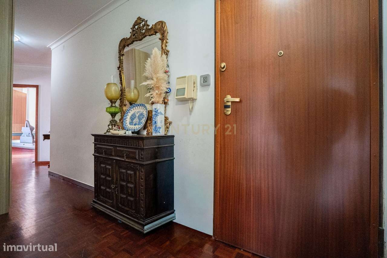 T3 com espaço exterior em Marvila – Excelente oportunidade em zona em-19