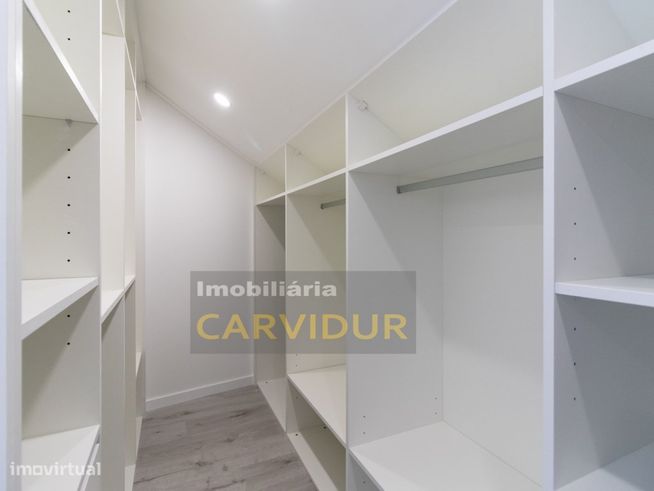 Moradia V2 em banda, Barreiro Centro, totalmente Remodelada-11