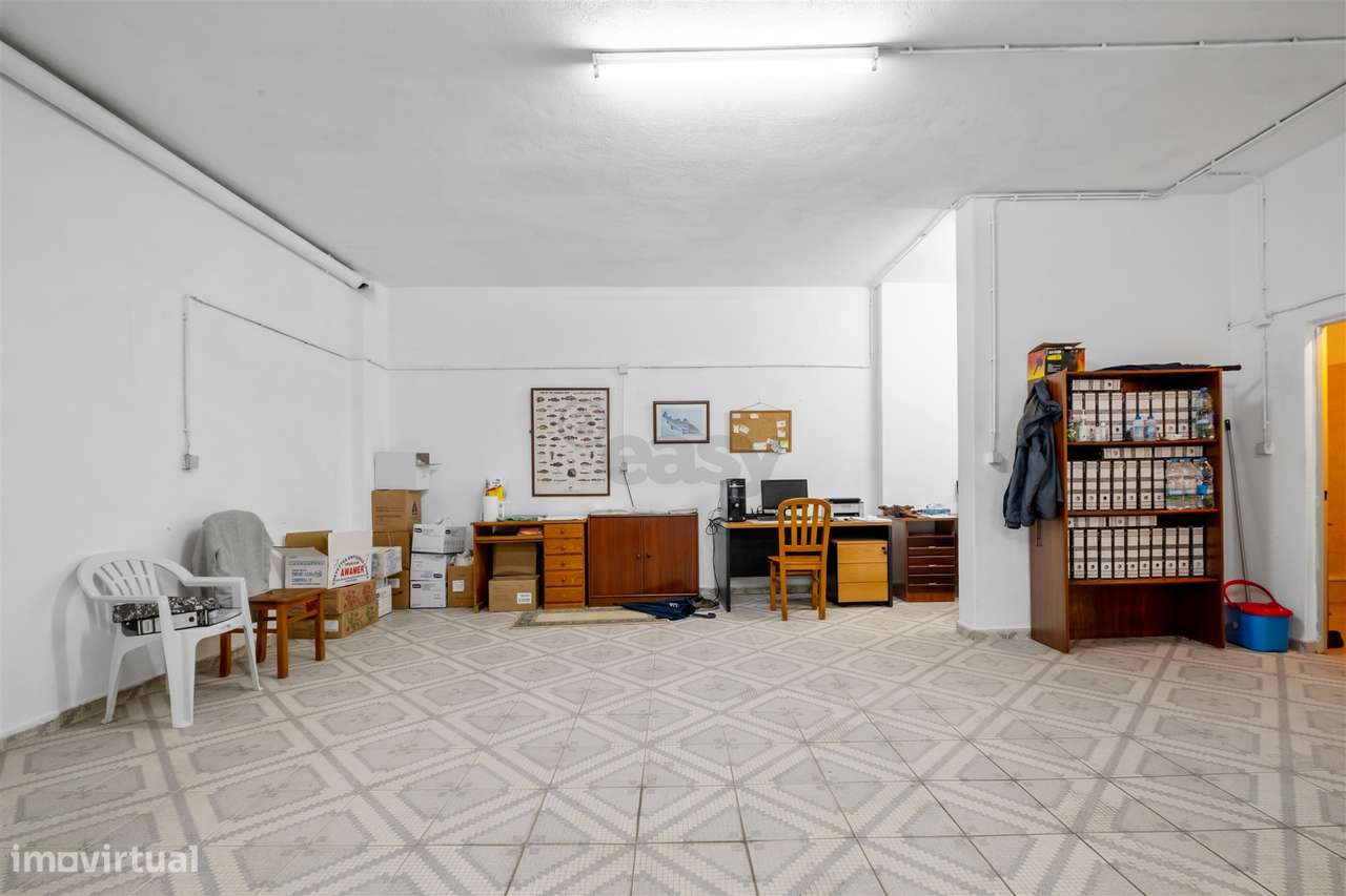 Armazém/Estacionamento Fechado – 155 m² – Tapada das Mercês-6