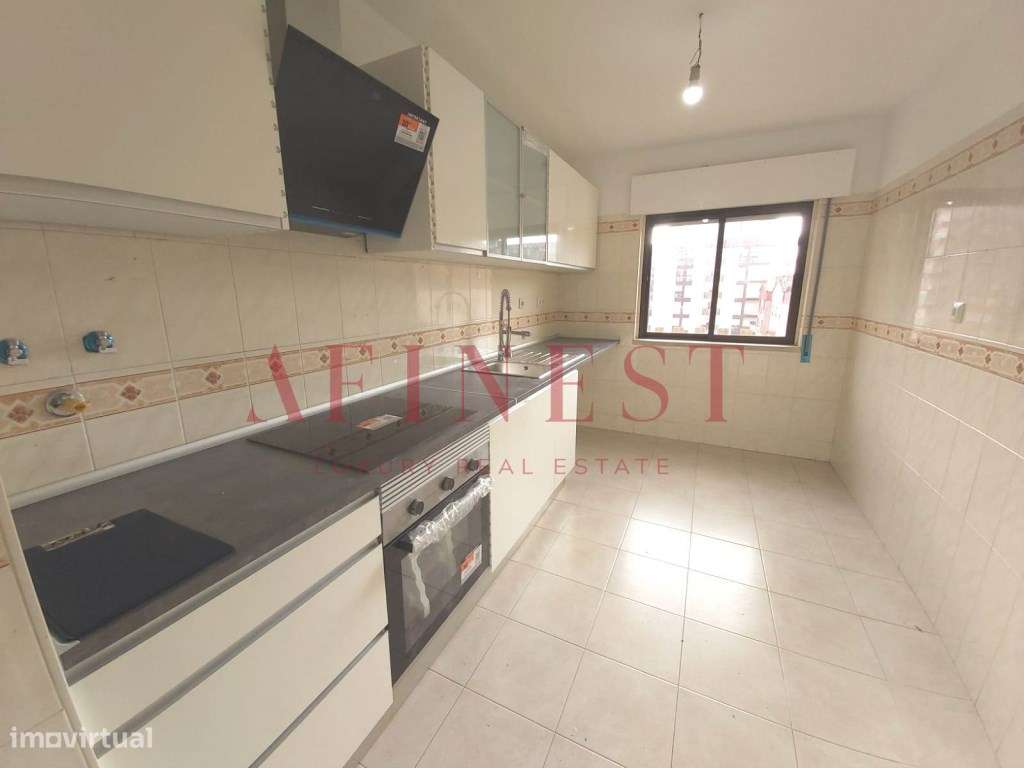 APARTAMENTO RECUPERADO T2 NA TAPADA DAS MERCÊS - Grande imagem: 3/15