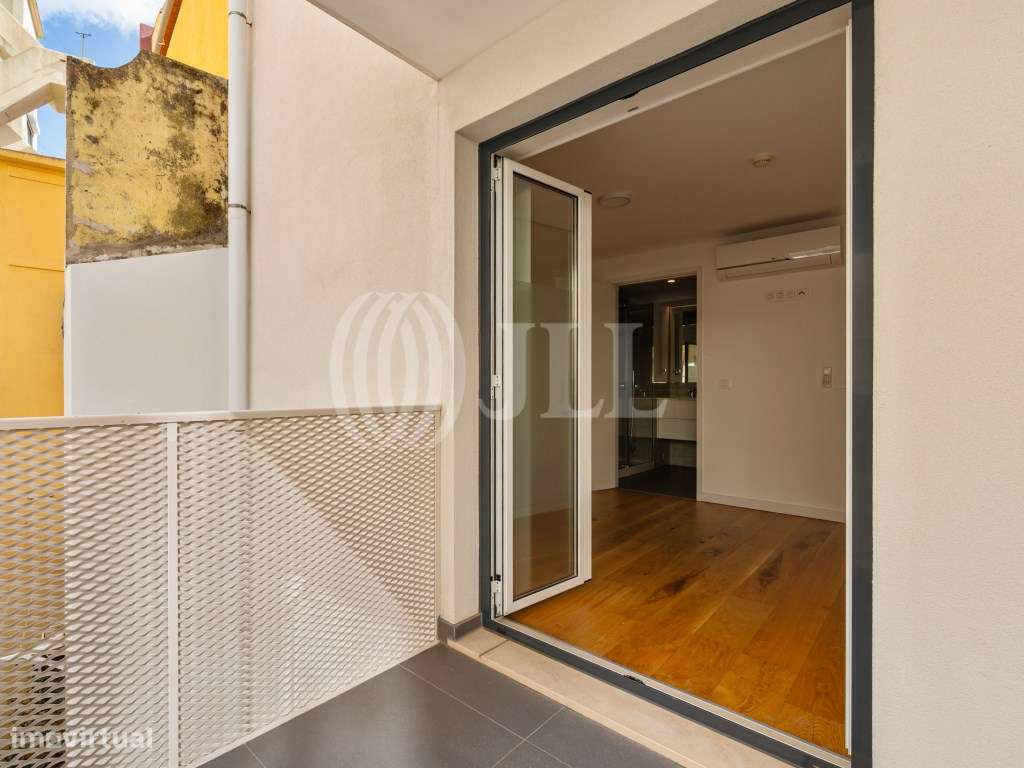 Apartamento T2, com varandas e estacionamento, em Lisboa-13