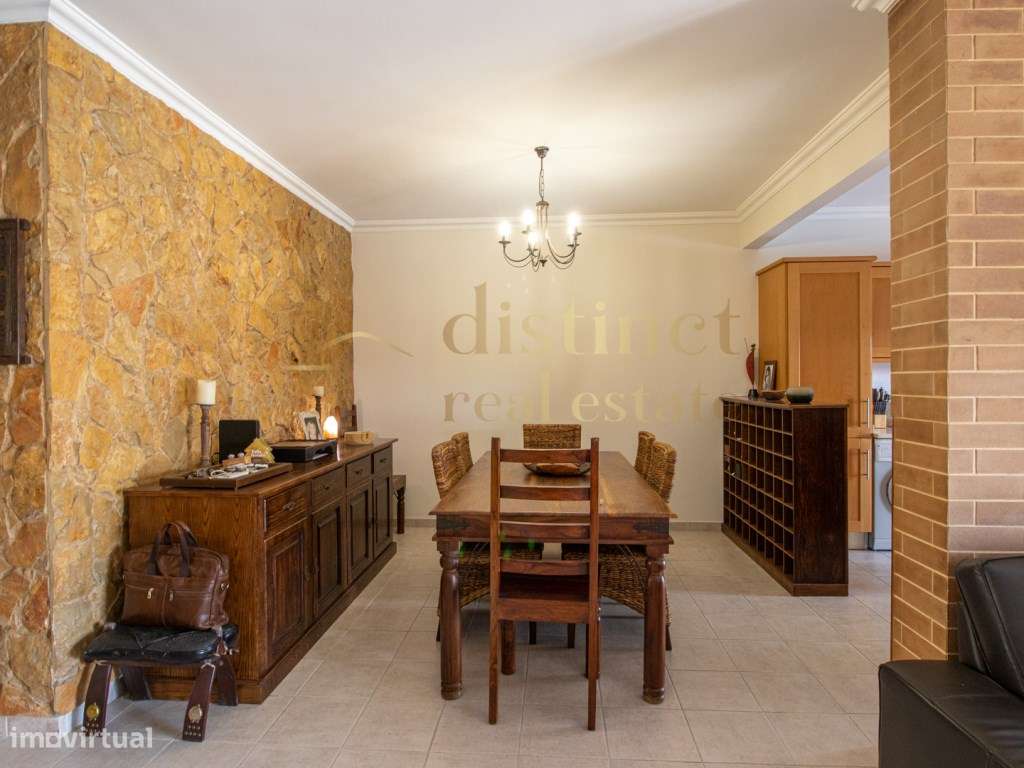 FANTÁSTICA/MORADIA EM BANDA/COM 4 QUARTOS/JARDIM & PISCINA/A APENAS...-8