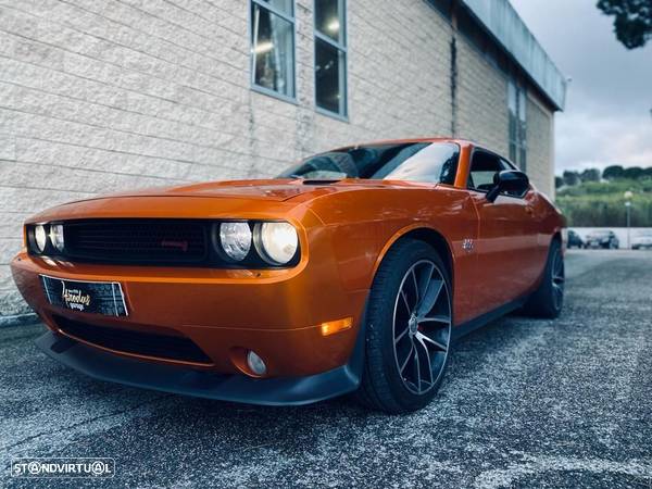 Dodge Challenger - 2