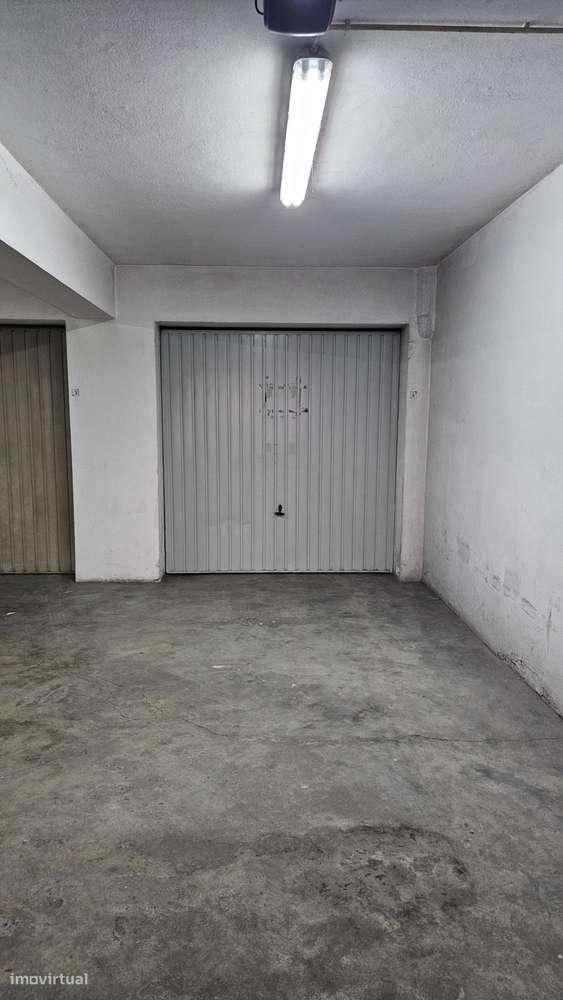 Garagem espaçosa de fácil acesso - Grande imagem: 4/8