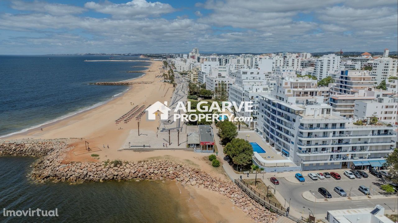 Apartamento T2 na primeira linha de praia em Quarteira, Algarve