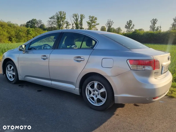 Toyota Avensis 2.0 Premium - 14