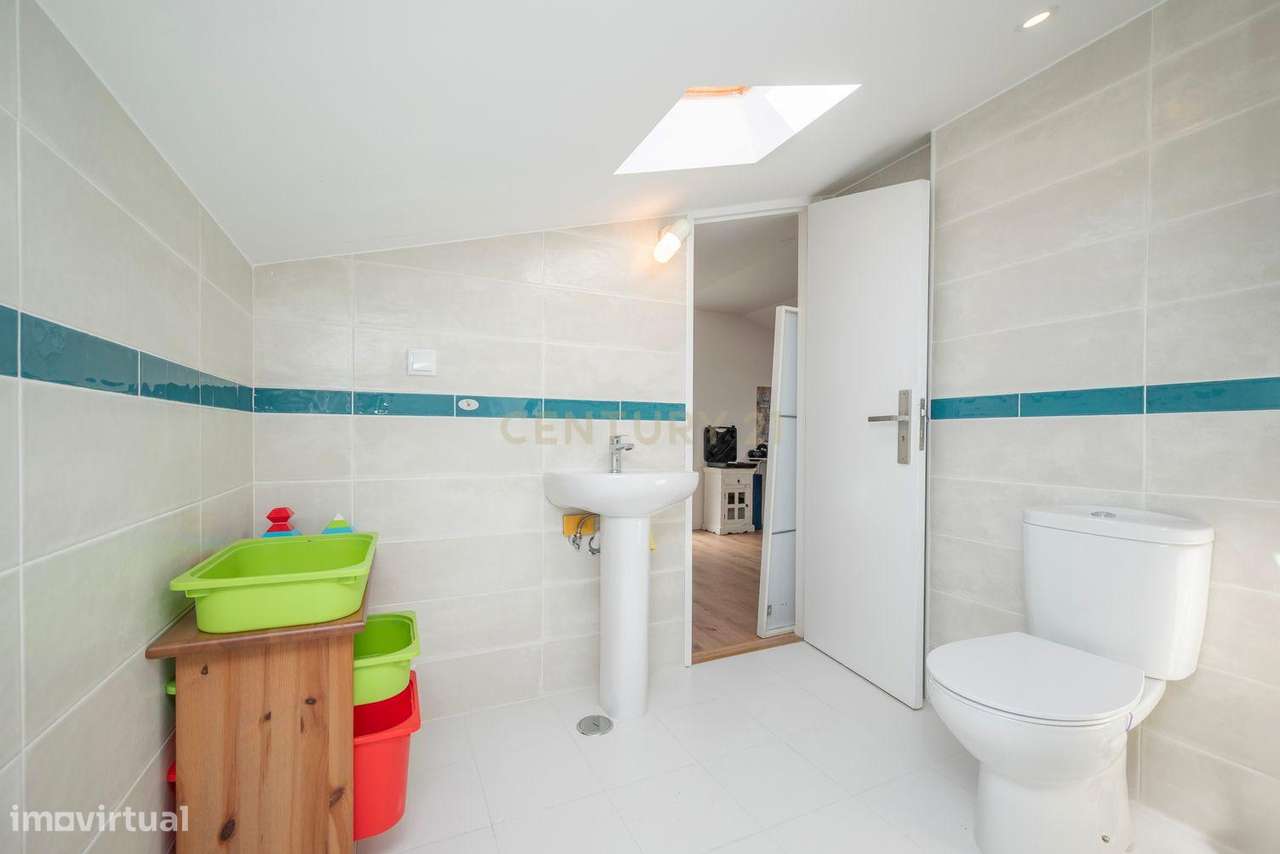 Moradia remodelada de 6 assoalhadas Exclusiva no Estoril-39