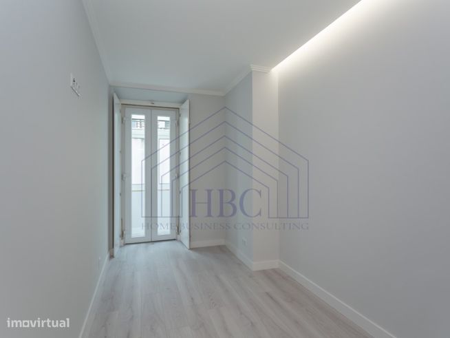 APARTAMENTO T2 RENOVADO, PRÓXIMO DO JARDIM DO PRÍNCIPE REAL-13