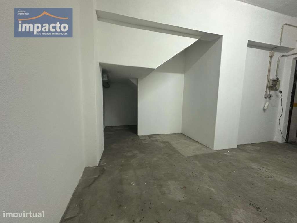 LOJA PÓVOA DE SANTA IRIA, RC e 1 Piso e garagem, possibilidade de t...-21