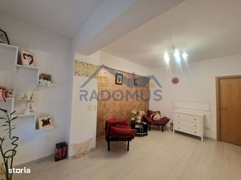 Închiriere AP. 3 cam. – Ploiesti,Str. Vornicei/9 Mai. Birou/Salon - Imagine principală: 4/9