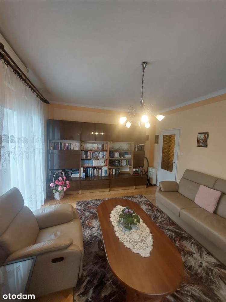 Klimatyczne, 2 pokojowe z wyposażeniem, I piętro w centrum-3