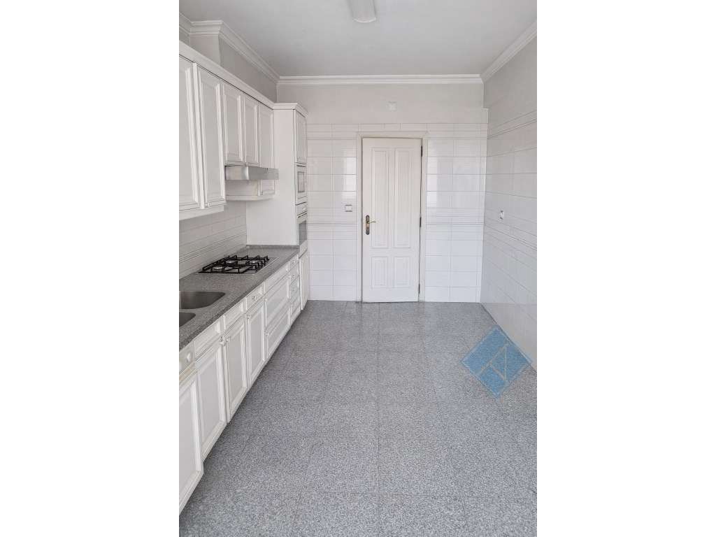 T4 no Areeiro | 180 m², Excelente Exposição Solar e Garagem Box + L...-7