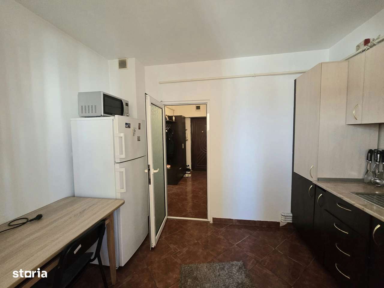 Ap. 1 cam  zona C. Calarasilor  - Bariera bloc Mixt  Mobilat si Utilat - Imagine principală: 4/9