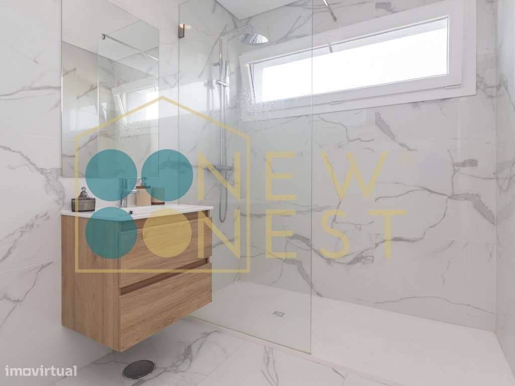 Moradia T3+1 em Banda como Nova com pátio e Vista Castelo de Palmel...-25