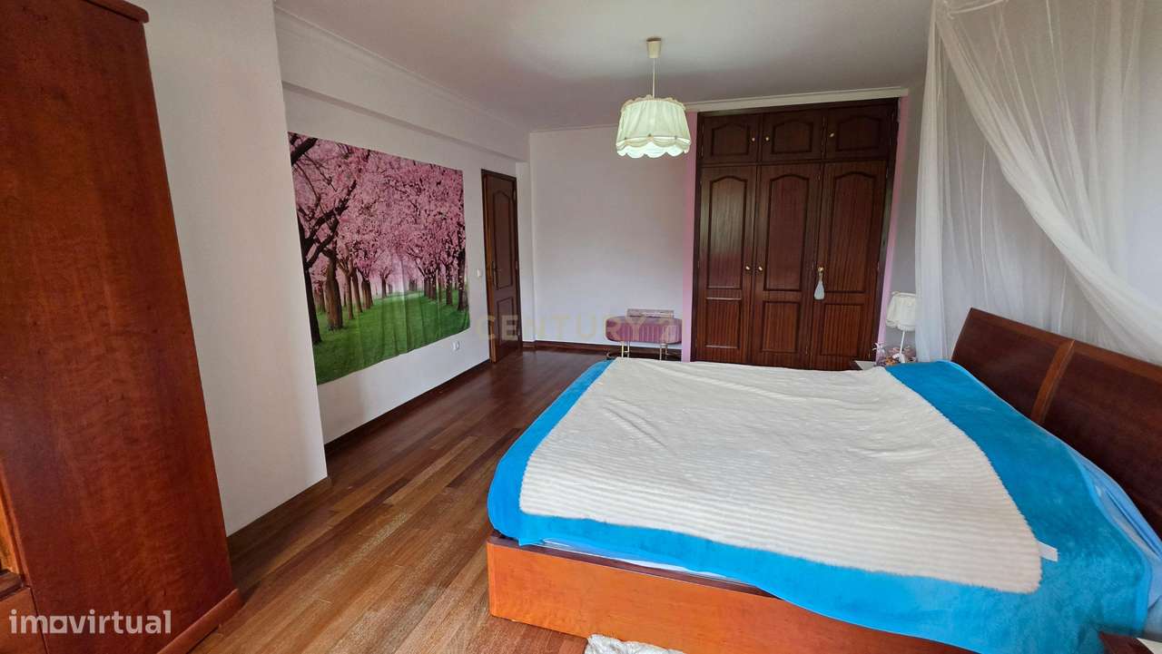 Apartamento Duplex T5 no centro de Palmela-11