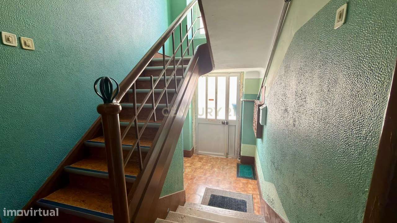Apartamento T2 para Remodelação, Centro de Almada-22