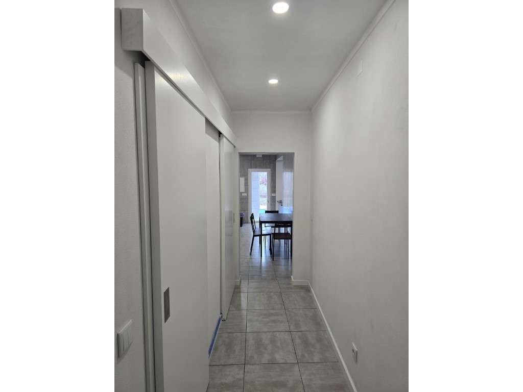 Simpática Moradia Térrea T2 com Piscina - Totalmente Remodelada-10