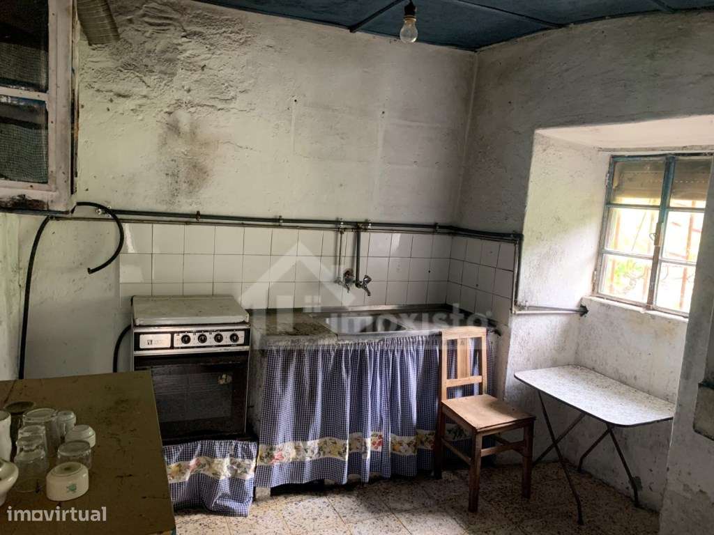 Moradia T4 para recuperar em Campelo, Figueiró dos Vinhos-17