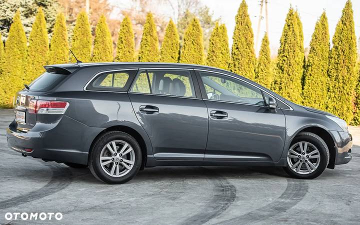 Toyota Avensis 2.0 D-4D - 14