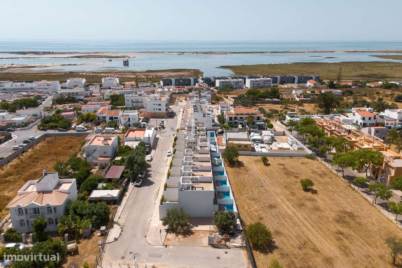 Moradia geminada T3 com piscina e vista mar e Ria Formosa na Fuseta - Grande imagem: 2/27