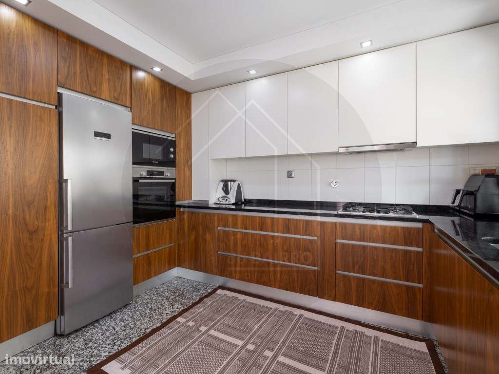 Moradia T4 Independente com Piscina, Ginásio e Garagem para 4 Carro...-14