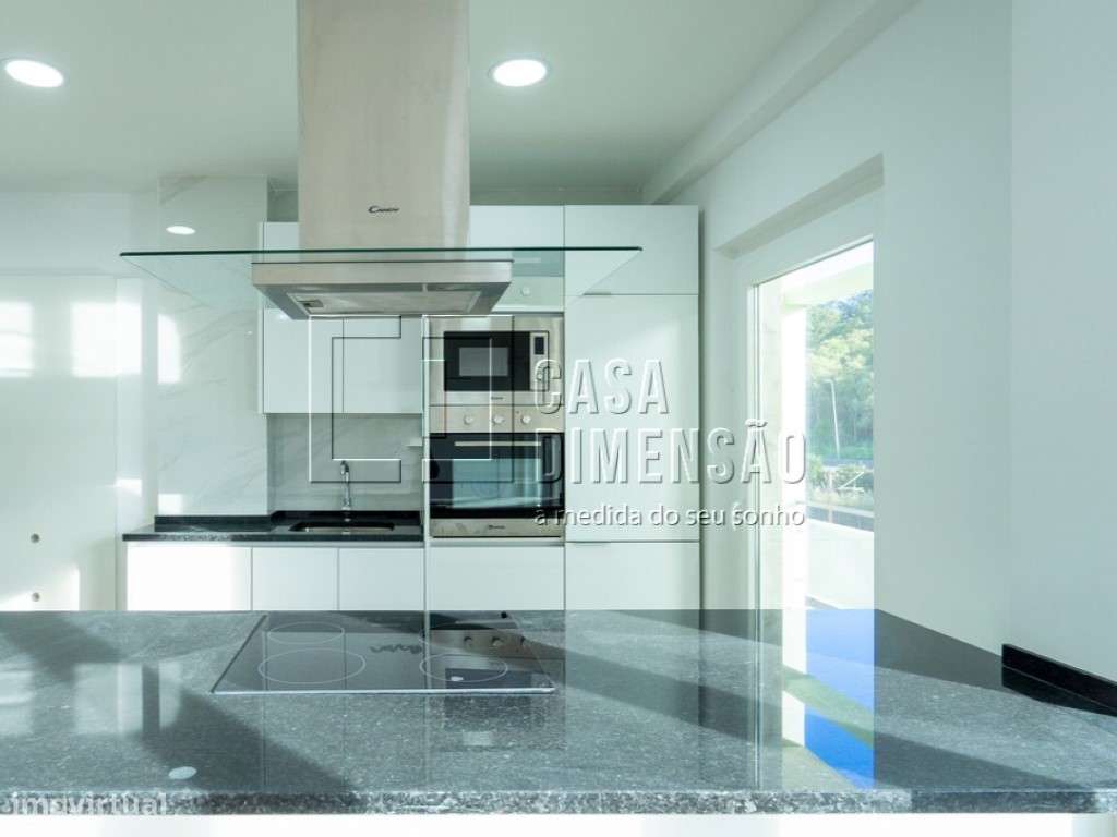 Apartamento de tipologia T3 com varanda, mobilado e equipado em Ben...-13