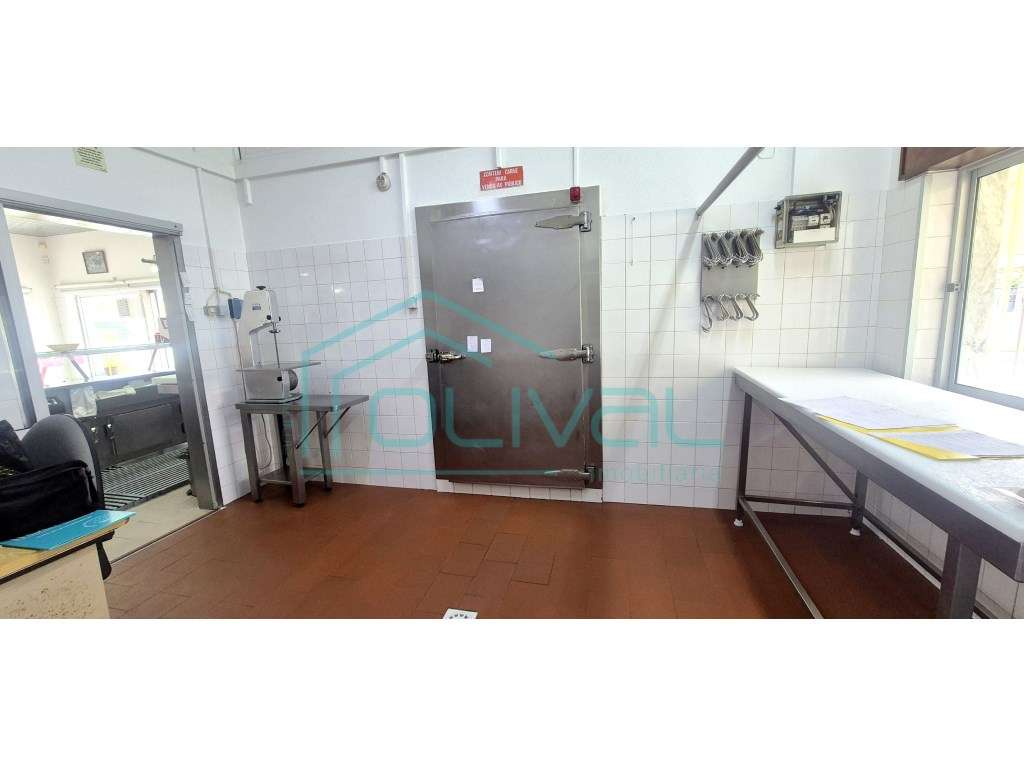 Talho e Charcutaria Tradicional - O Comércio de Proximidade no Port...-15