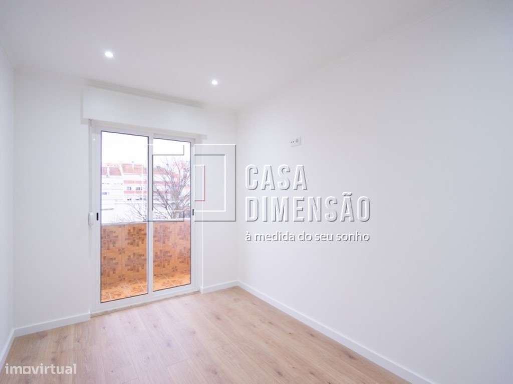 Apartamento de tipologia T2, em fase de Remodelação, no Cacém!!-19