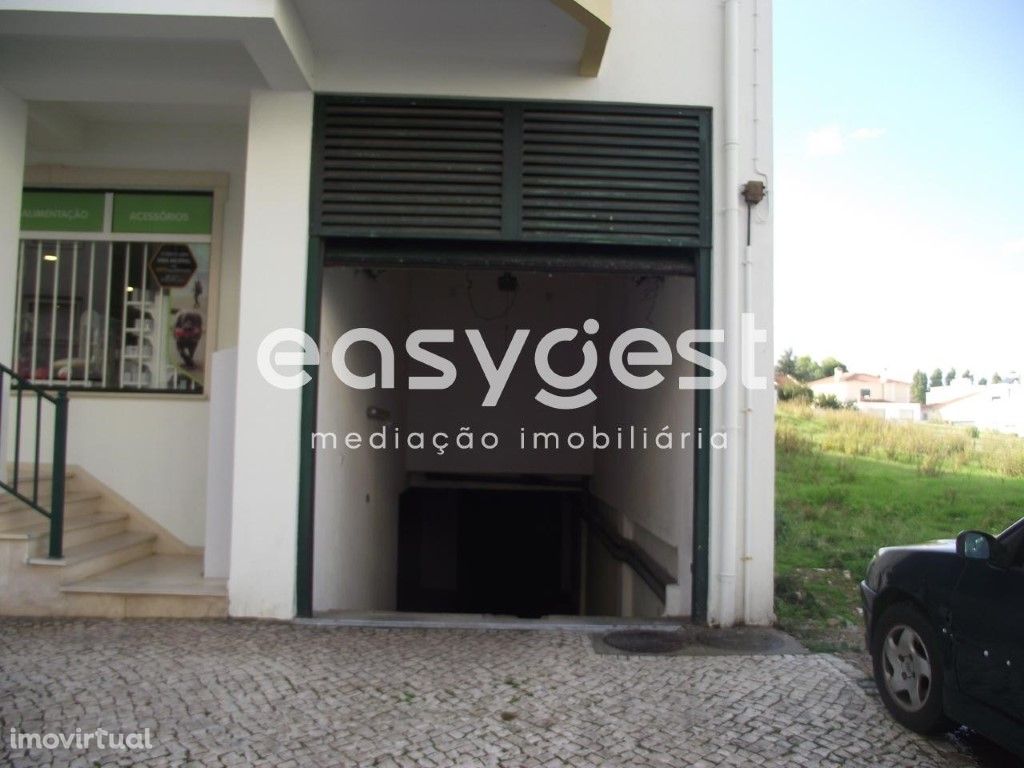 Imóvel de Banco - Garagem c/28m2 em Nossa Senhora de Fátima