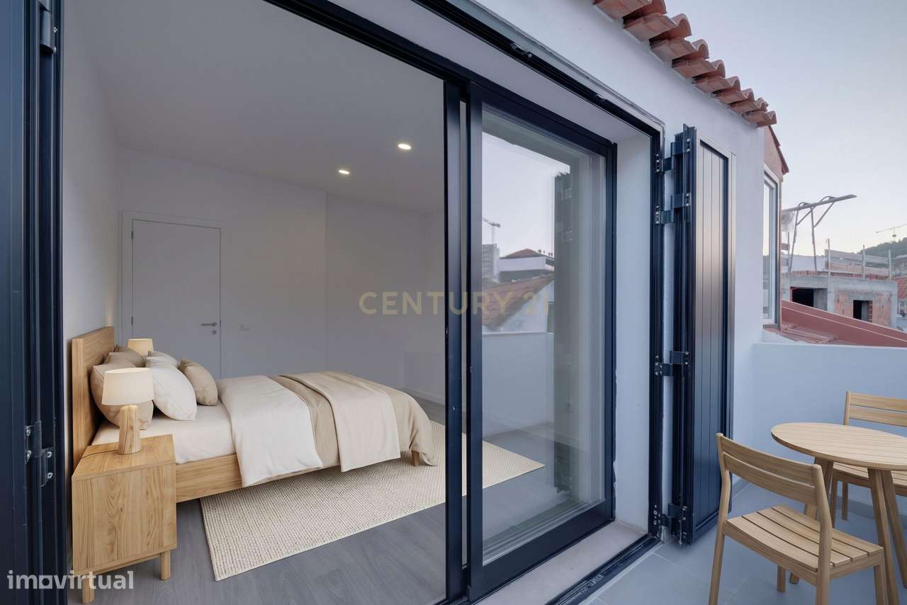 Prédio c/ 2 apartamentos (T1 e T2) com Pátio e Terraço - Centro Histór-50