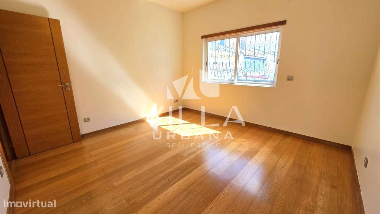Moradia T3 +1 com Garagem localizada numa zona tranquila em Belverde-17