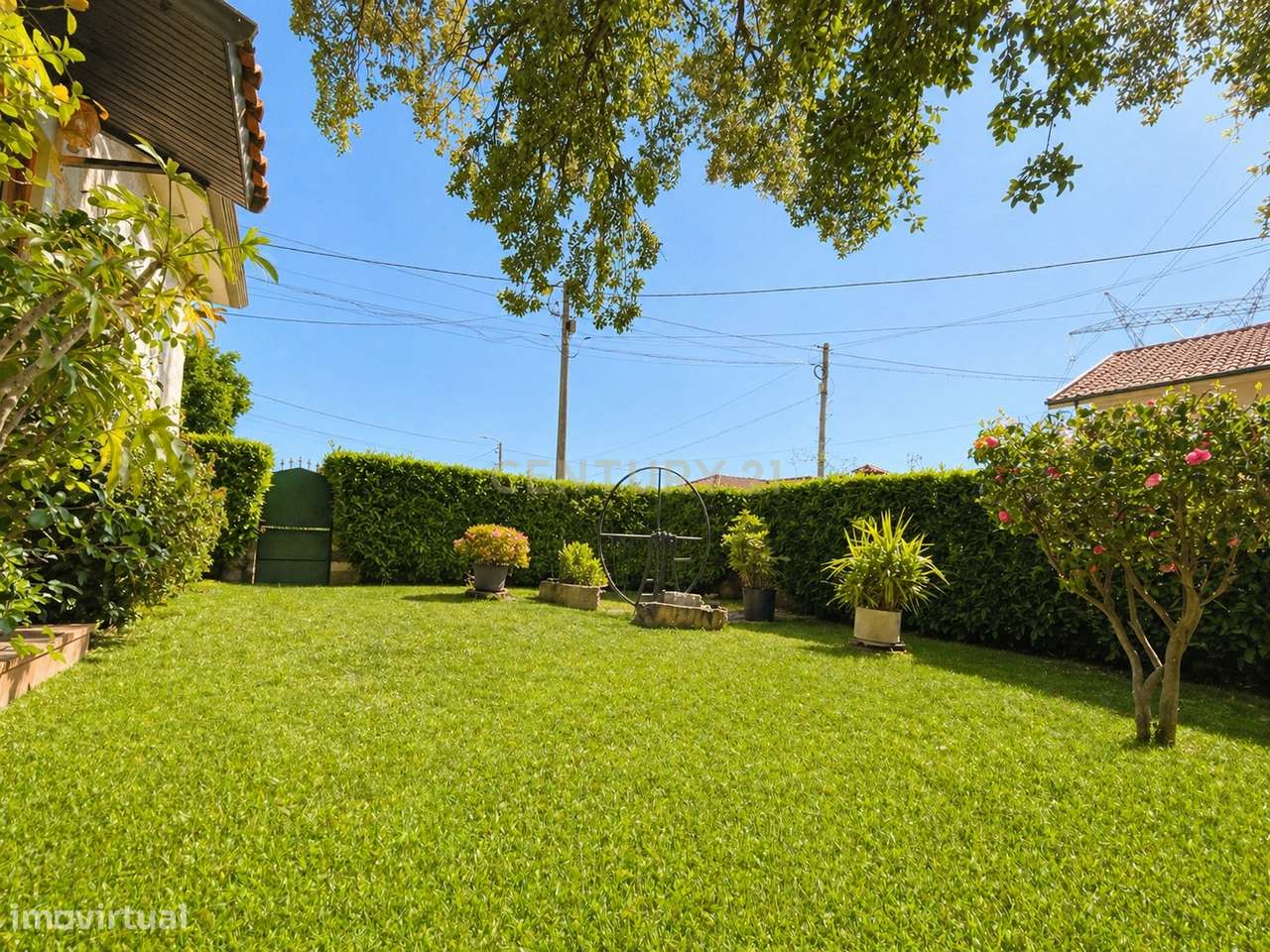 Moradia T3 com excelente privacidade, piscina e grande espaço exterior-29