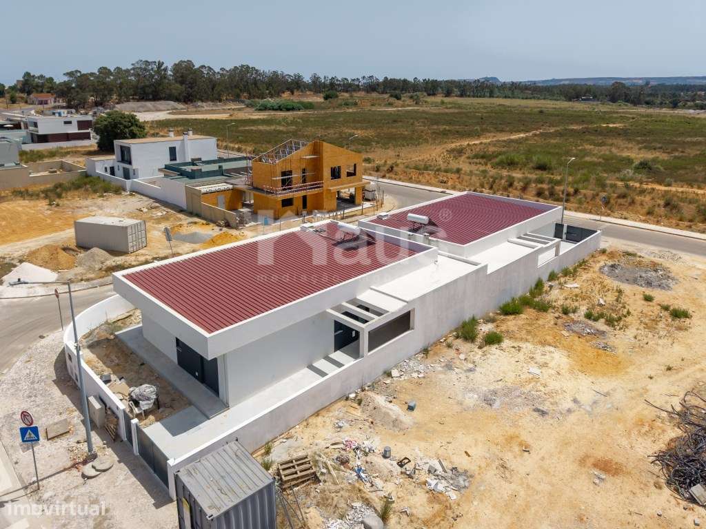 Moradia T4 isolada na Quinta do Anjo-9