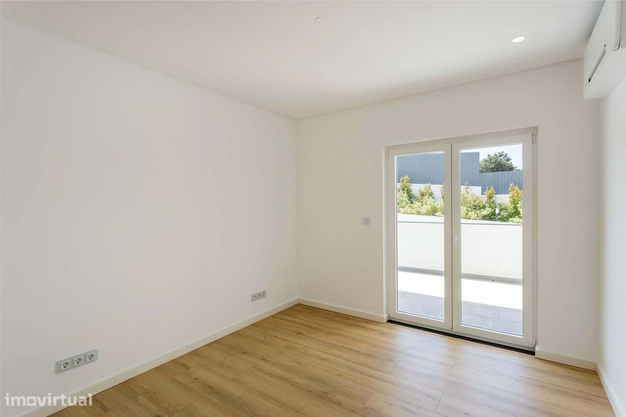 Moradia T6 com Piscina, Vista Mar e Terreno de 3.920 m² | Azoia, Sintr-48
