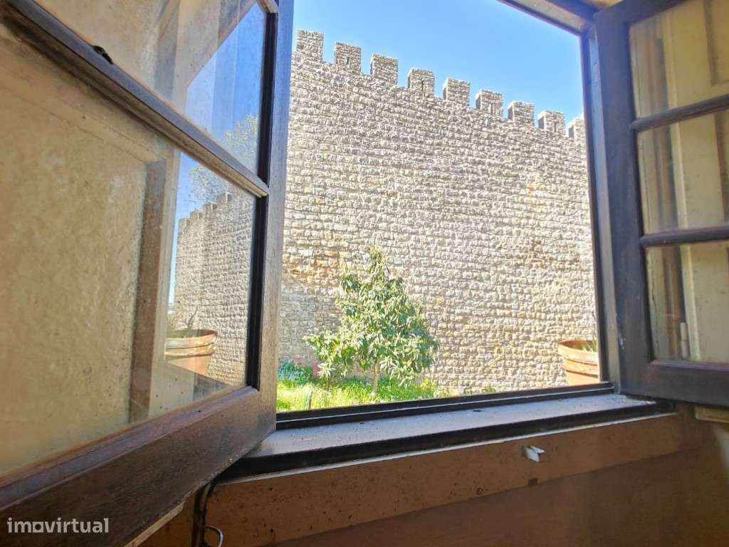 Moradia junto às muralhas do Castelo de Óbidos-10