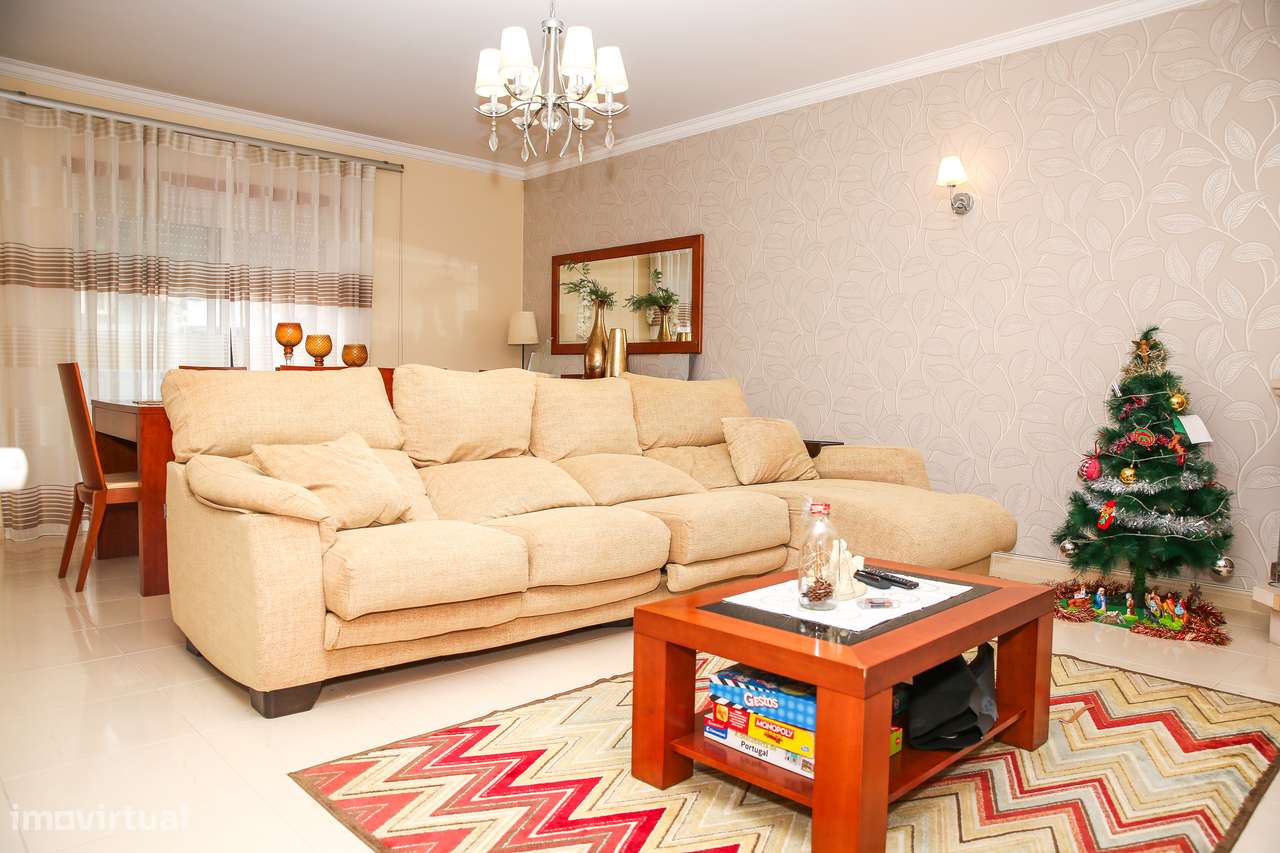 Excelente apartamento T3 com 111m2 no centro da Abrigada-20