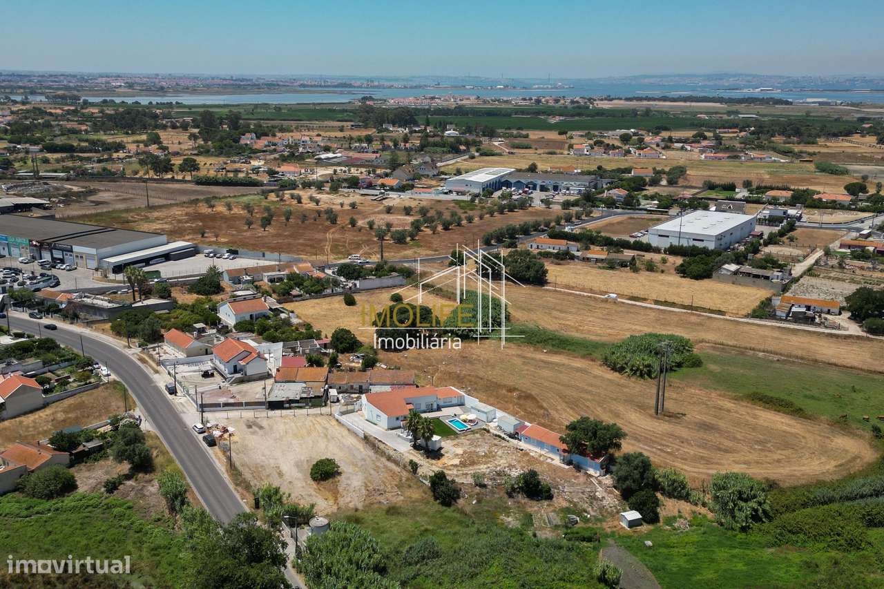 Moradia T4 com Piscina + Moradia T1 - Moita-56