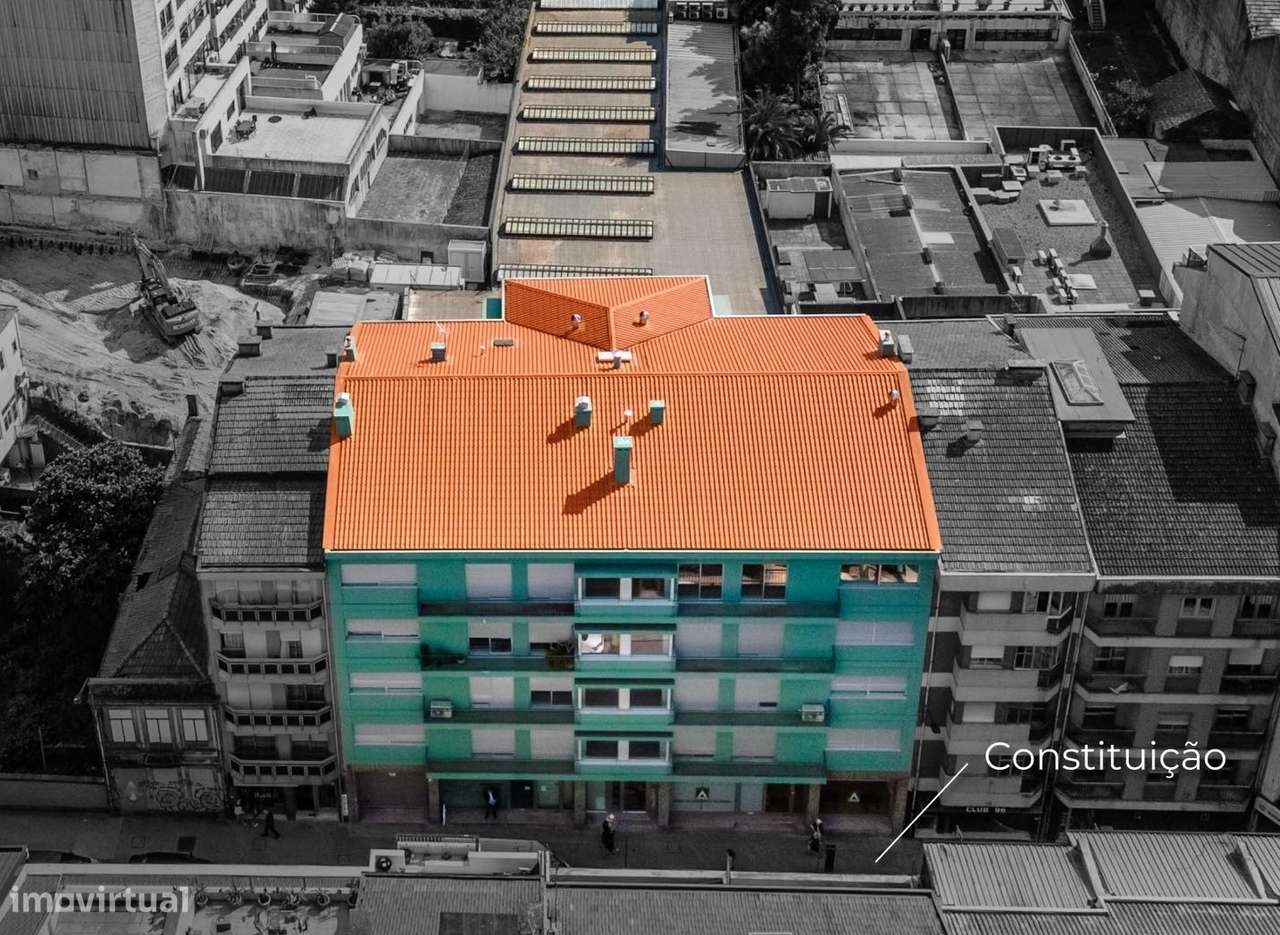 T4 amplo, 4 suites e estacionamento 4 carros – Marquês, Porto-53