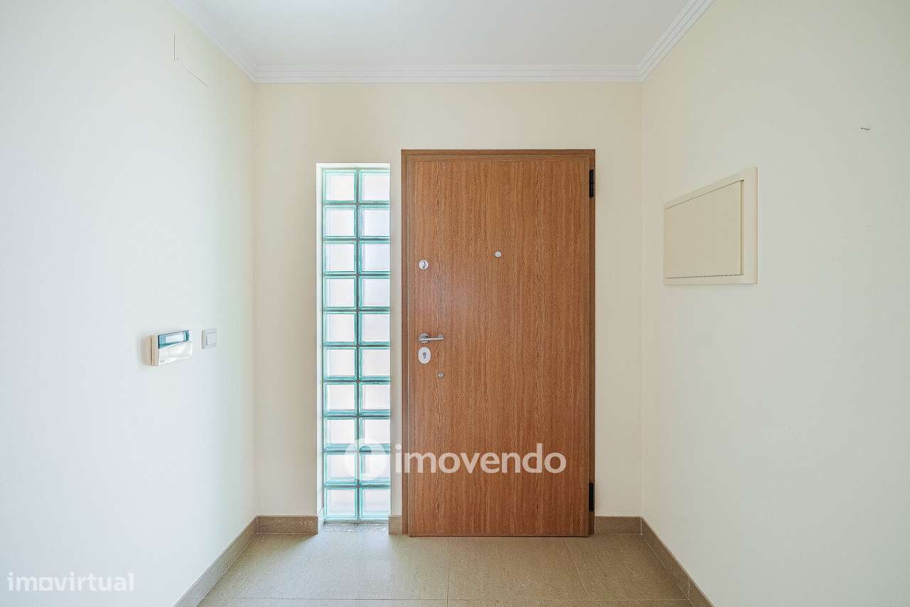 Moradia T4, com condomínio com piscina, em Almargem do Bispo-12