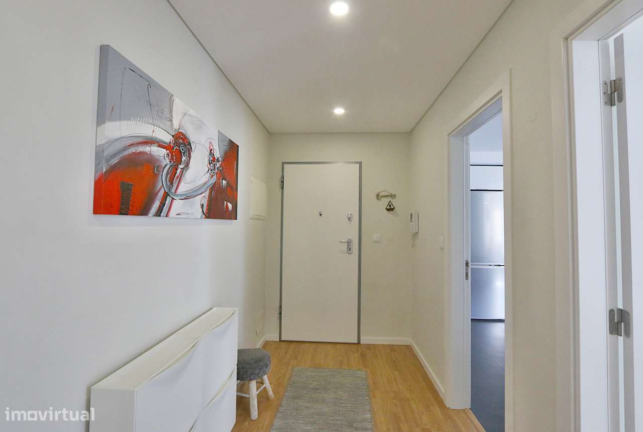 Excelente T3 com 164 m2 box e arrecadação - Grande imagem: 5/27