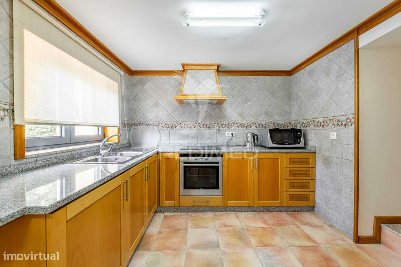 Moradia T3 situada junto à Nossa Senhora da Abadia. - Grande imagem: 4/34