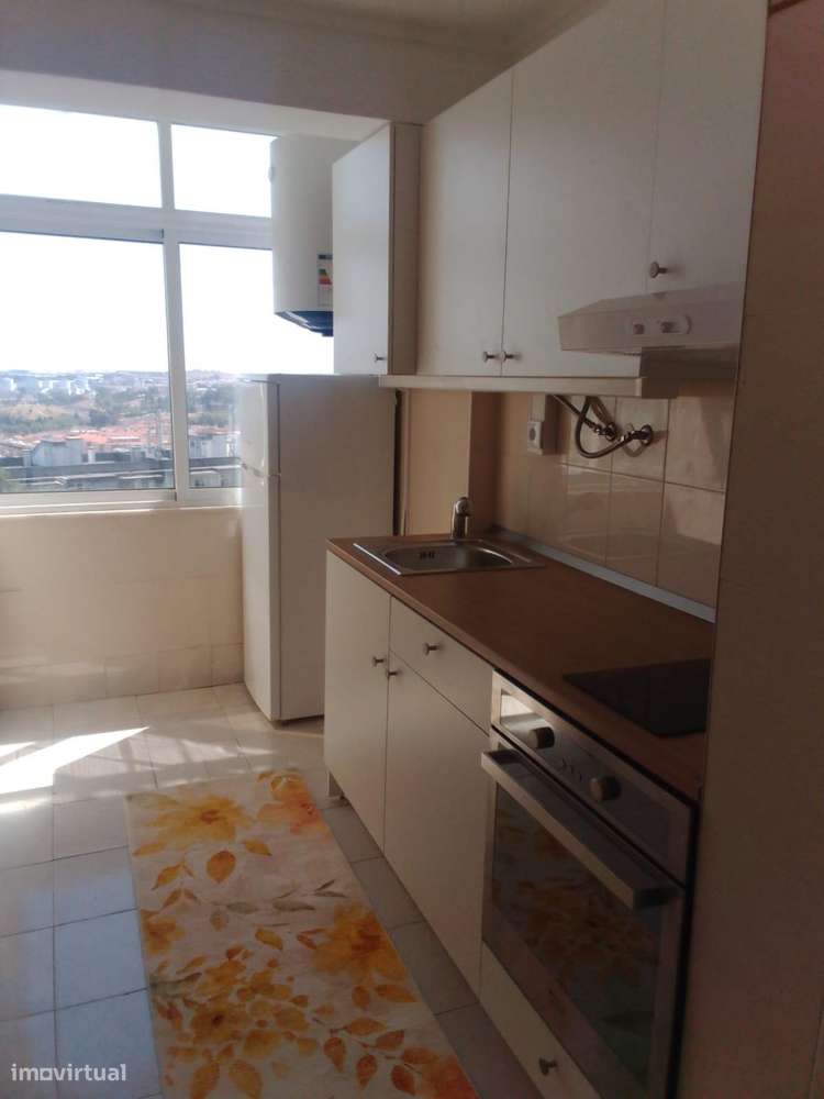 Apartamento T2 em Massamá Renovado com varanda e elevador-3