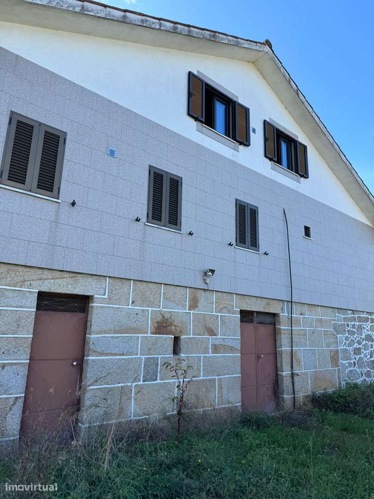 Moradia T5 em Beiral do Lima com terreno-0