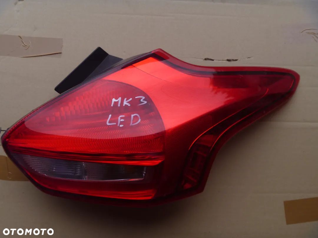 FORD FOCUS MK3 LIFT HB LAMPA PRAWA LED - 1